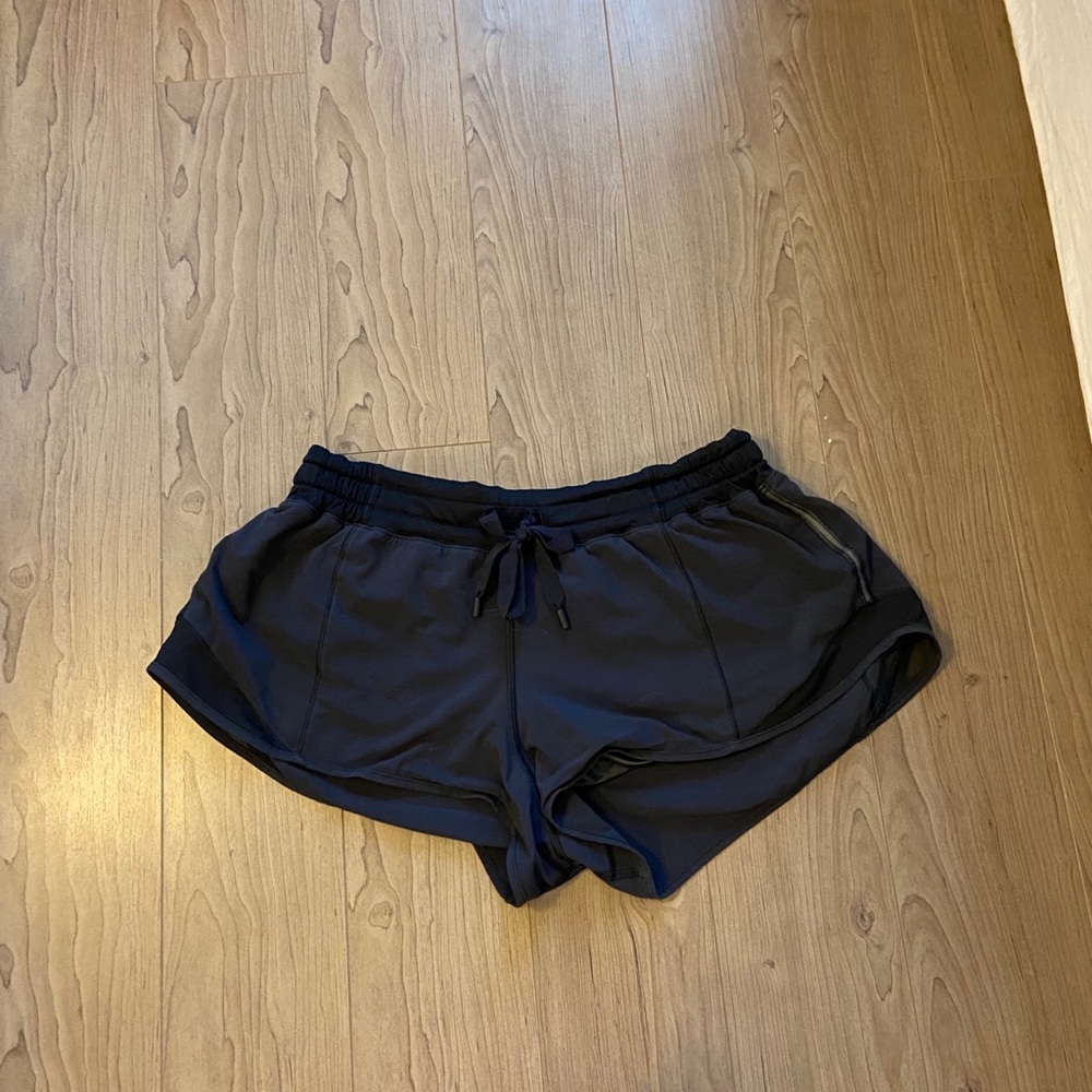 lululemon black hotty hot short, size 8